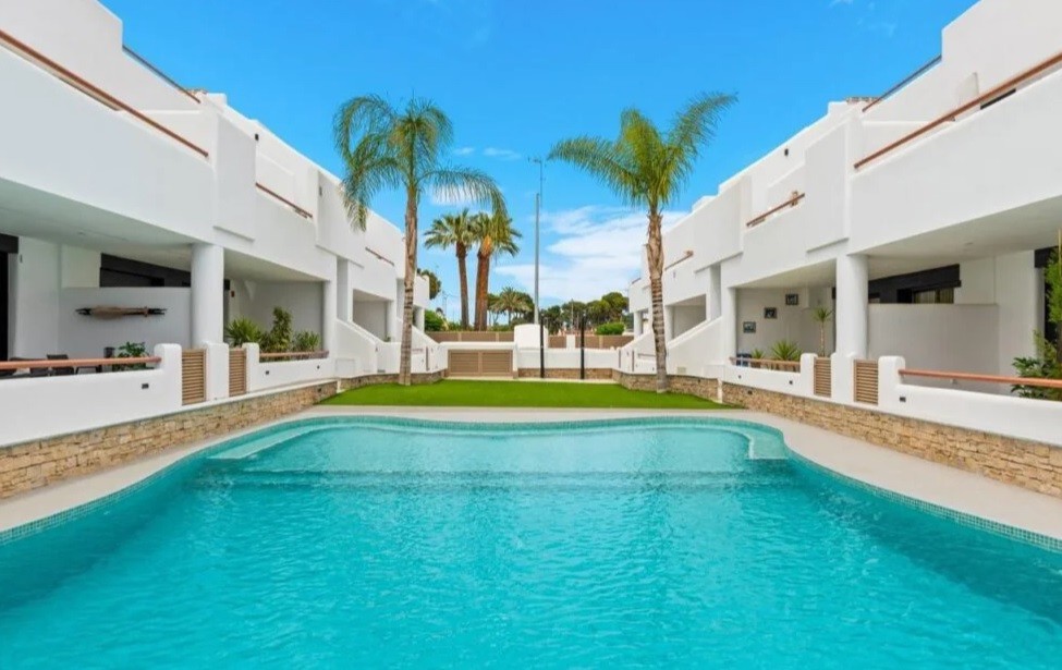 Appartement moderne haut de gamme 2 chambres avec solarium et piscine