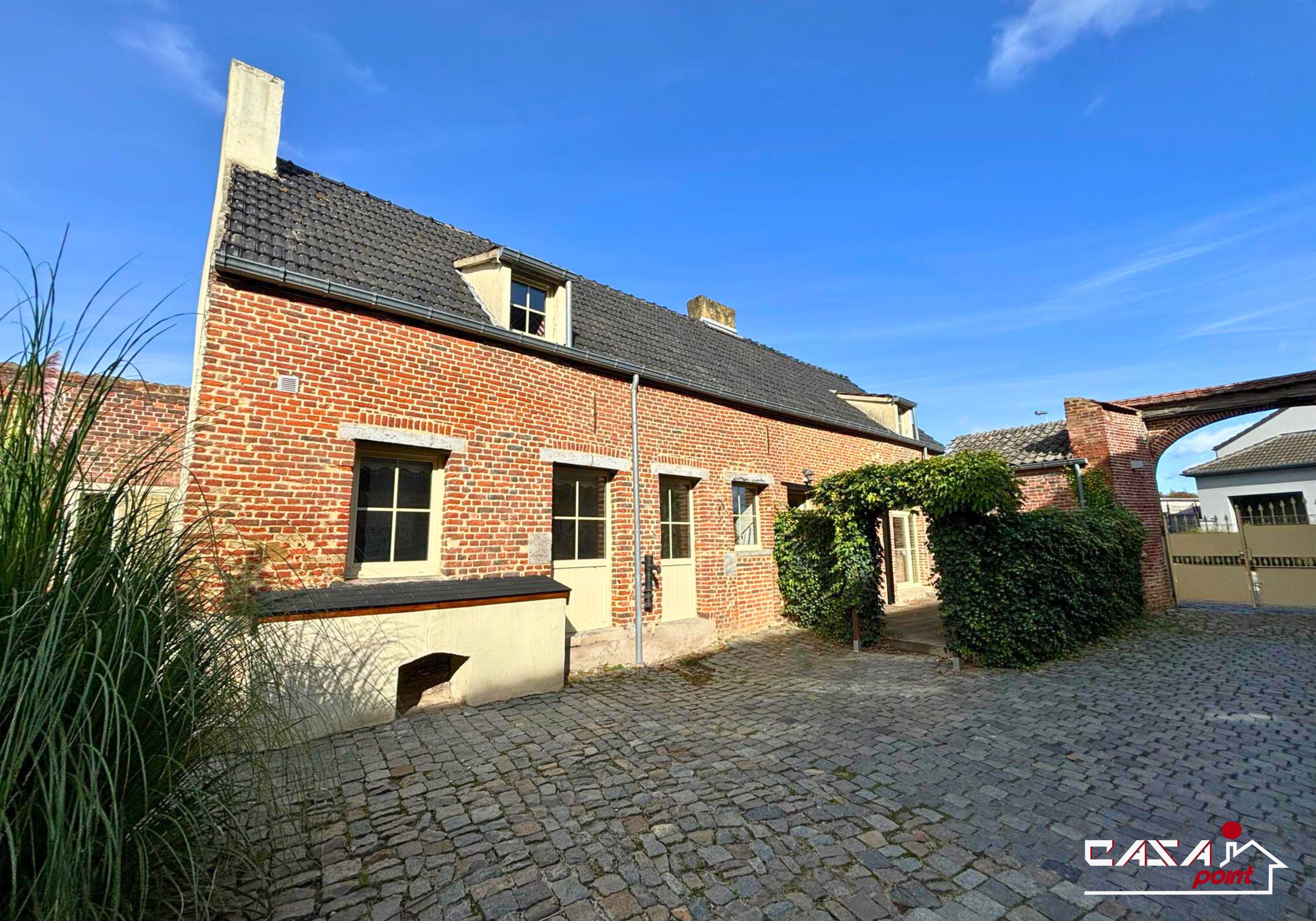 Maison style fermette 2 chambres avec jardin et piscine commune