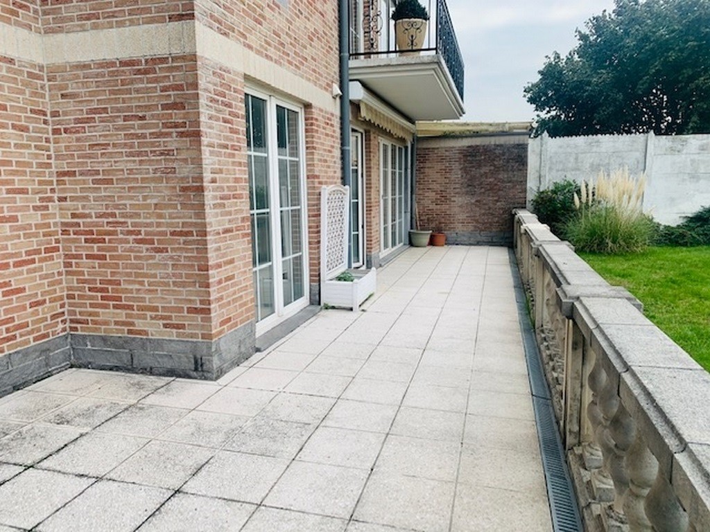 Elisabeth  - Photo 8