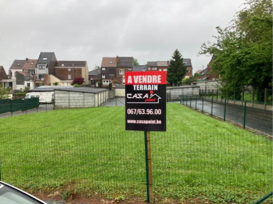 Terrain à bâtir de 4 ares 67 centiares pour la construction d'un projet de 6 appartement - Photo 3