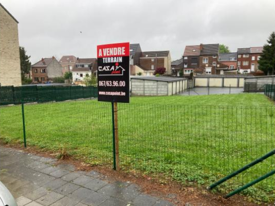 Terrain à bâtir de 4 ares 67 centiares pour la construction d'un projet de 6 appartement