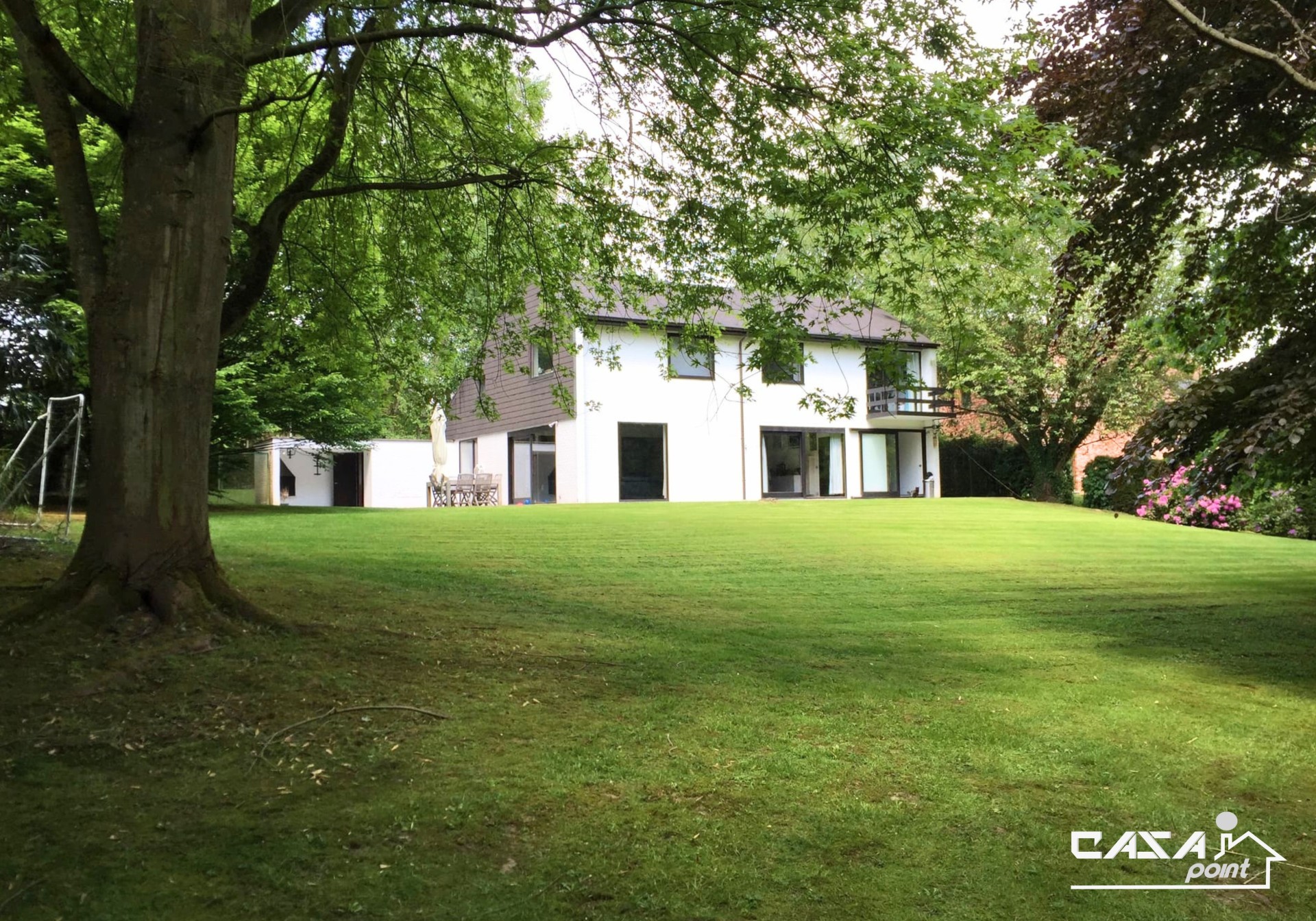 Villa d’architecte d’exception avec 5 chambres et jardin ouvert sur une réserve naturelle à Ophain - Photo principale