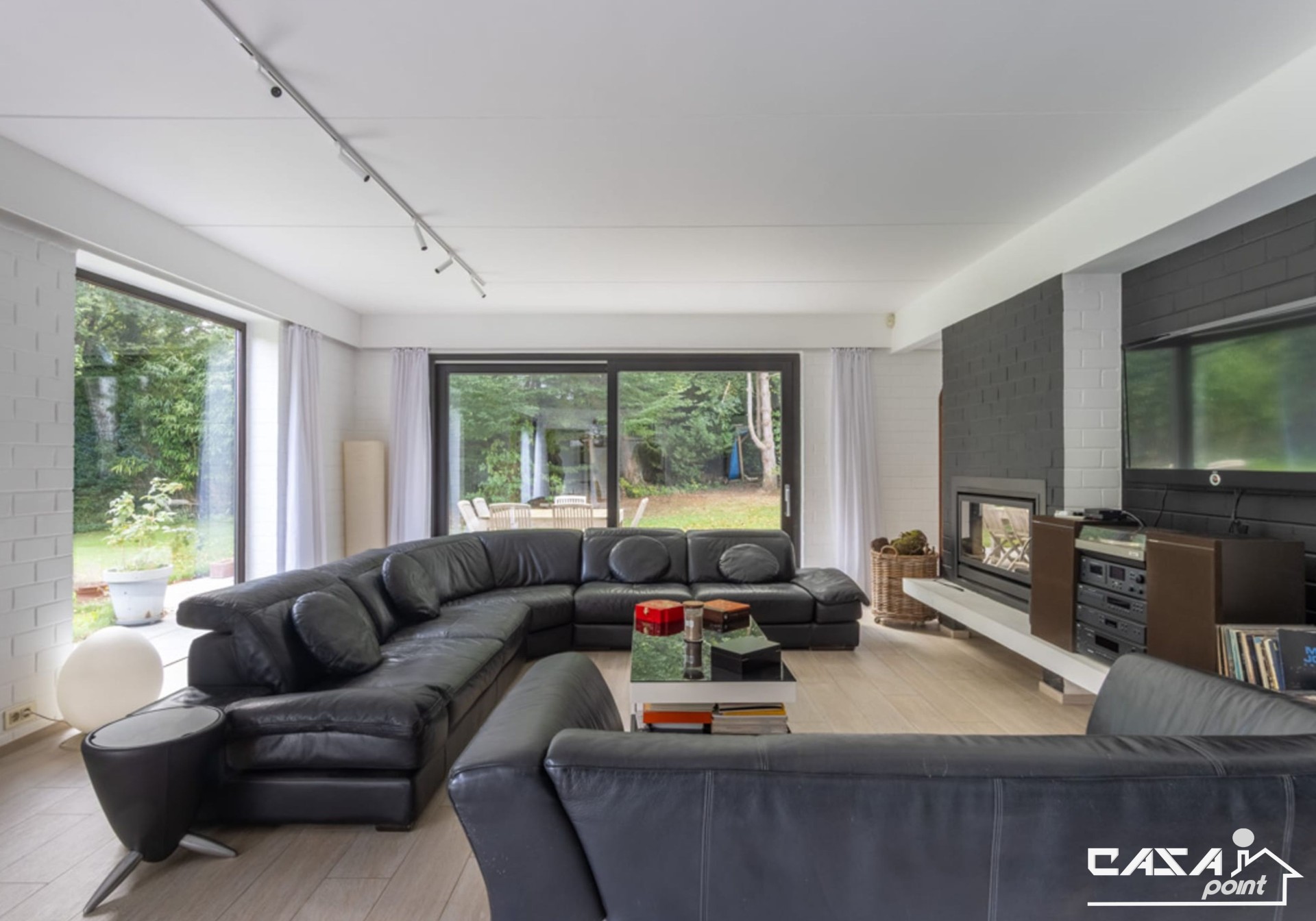 Villa d’architecte d’exception avec 5 chambres et jardin ouvert sur une réserve naturelle à Ophain - Photo 4