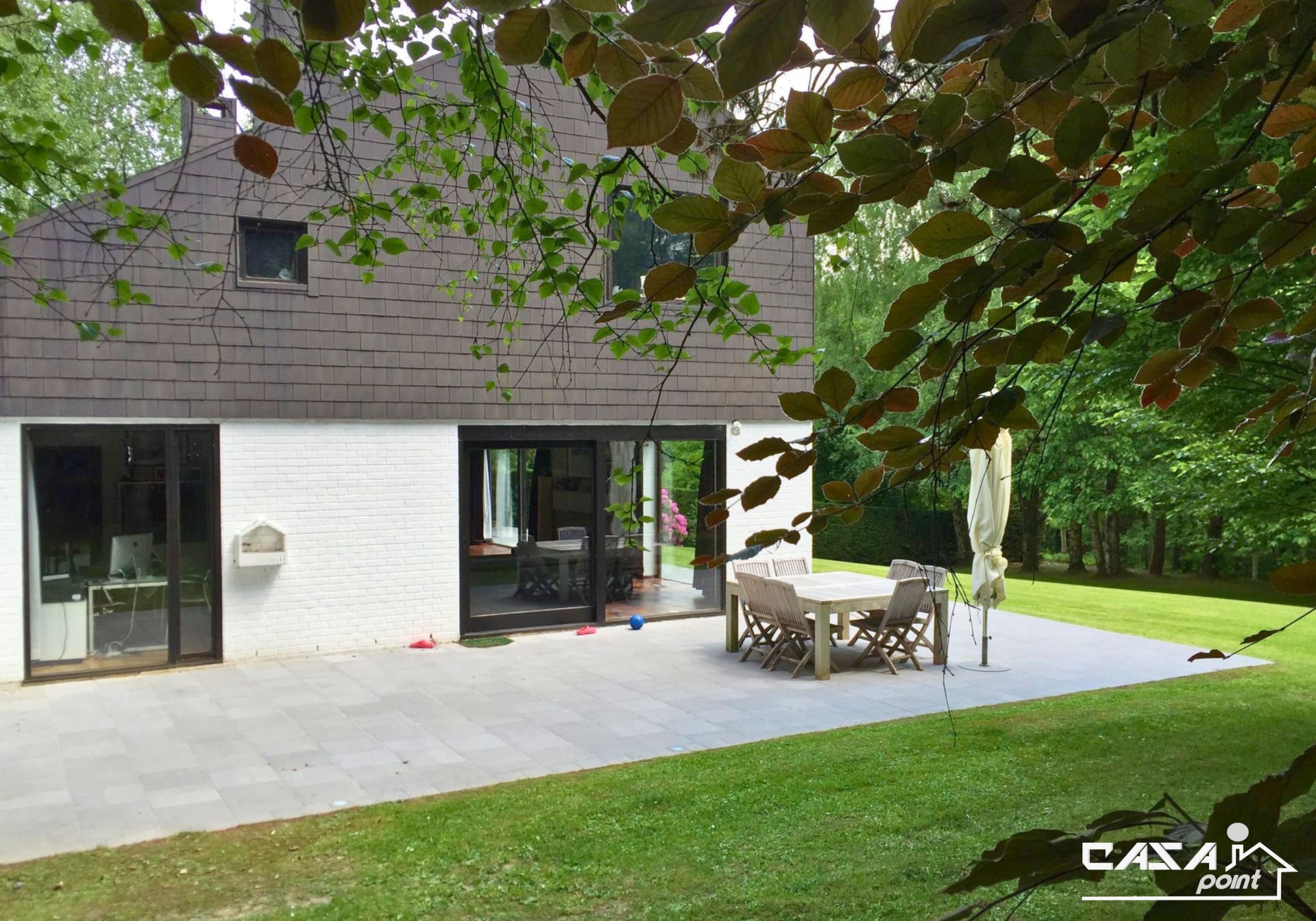 Villa d’architecte d’exception avec 5 chambres et jardin ouvert sur une réserve naturelle à Ophain - Photo 3